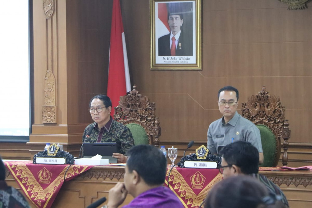 Plt. Bupati Badung I Ketut Suiasa Berikan Pengarahan Kepada Kepala OPD Pemkab Badung